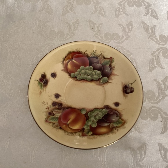 Set of Two Aynsley orchard fruits cups and saucers reproductions 2000 - Picture 3 of 10